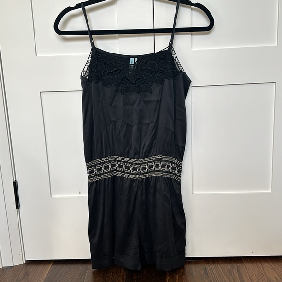 Guess by Marciano Romper. Xs - Picture 2 of 6